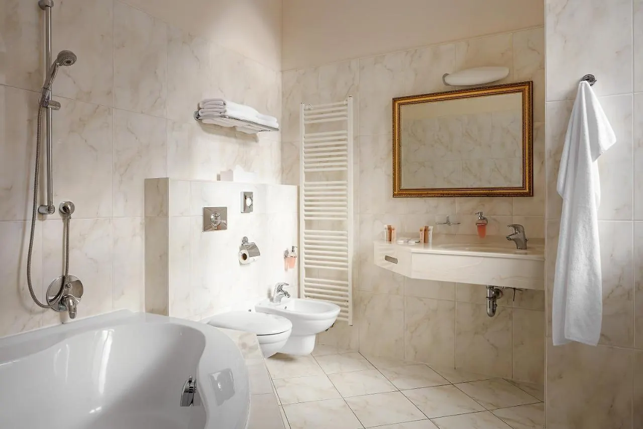 Humboldt Park Hotel & Spa Karlovy Vary 4*,
